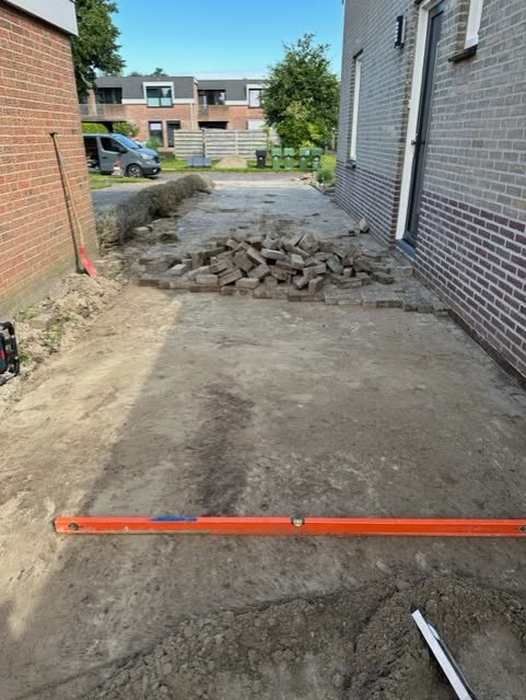 Voorbereide ondergrond voor een nieuwe oprit